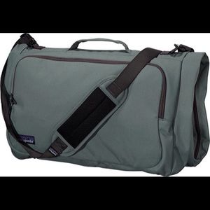 Patagonia gray zipper garment bag (irregular)